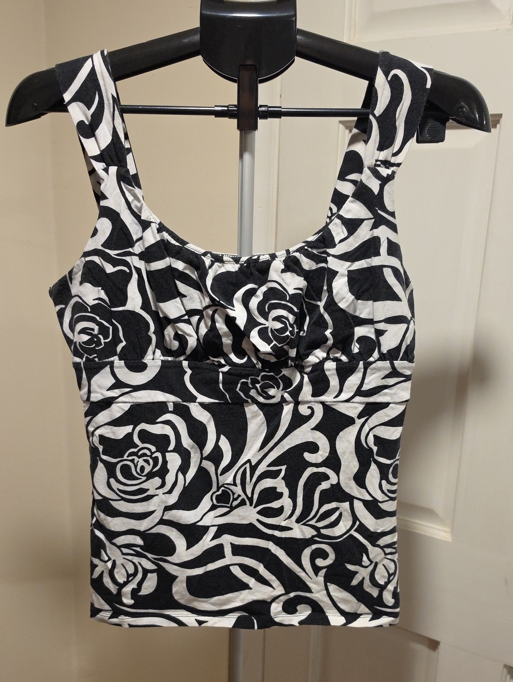 Ann Taylor Black and White Floral Tank